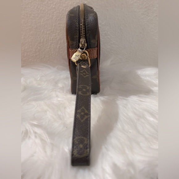 LOUIS VUITTON Monogram Marly Dragonne PM
Clutch Bag - Picture 3 of 8